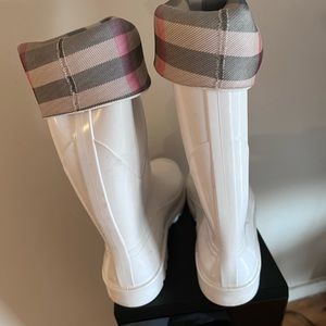 Burberry boots